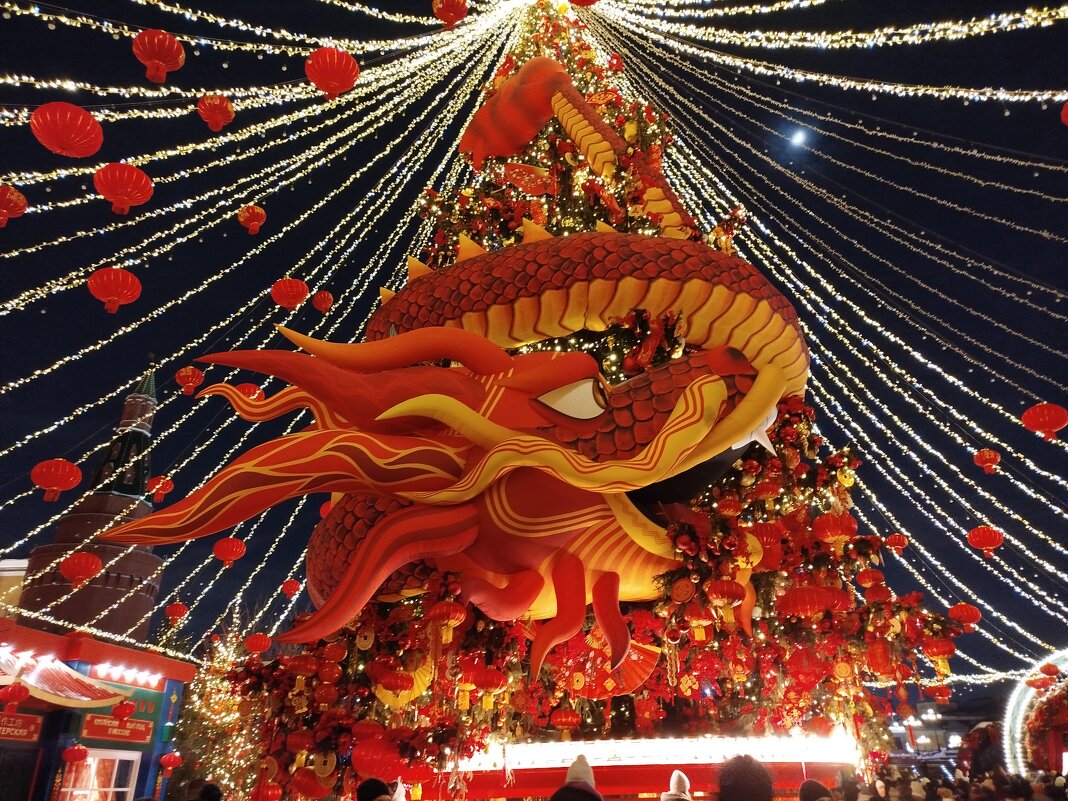 Красный дракон и молодой месяц - Александр Чеботарь