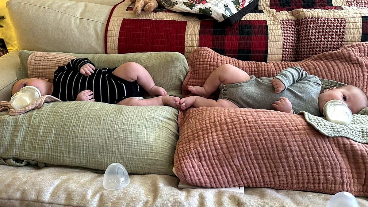 Синхронное кормление близнецов - Елена 