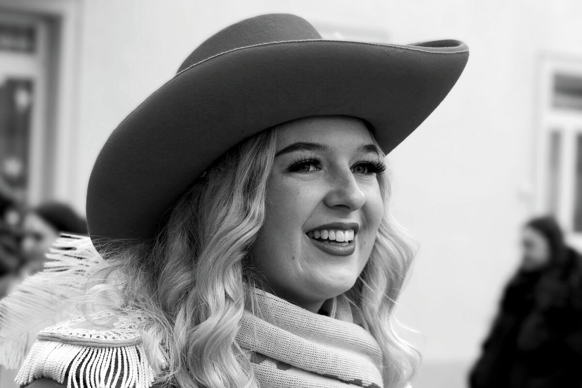 Улыбка весны - Юрий. Шмаков