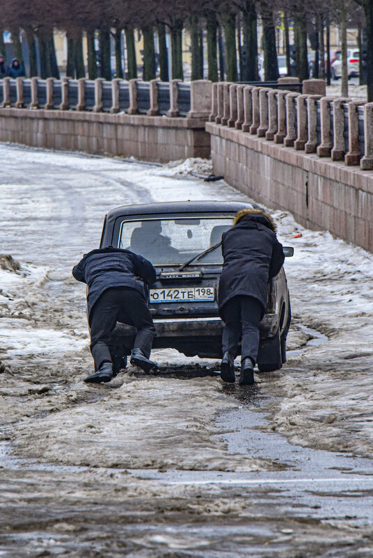 Толкают - Алексей Чуркин Толкают - Алексей Чуркин