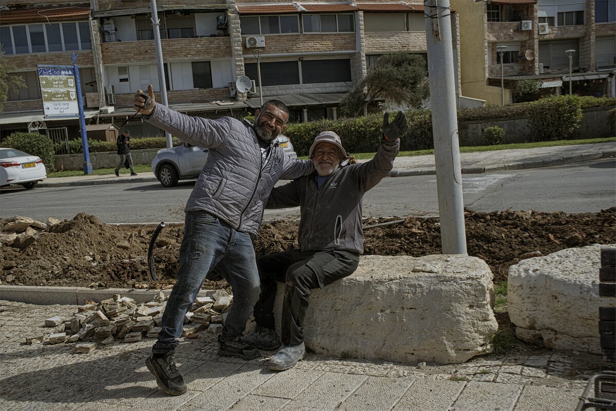 Маяк Акко   незнакомые позирующие  2026г - ujgcvbif 