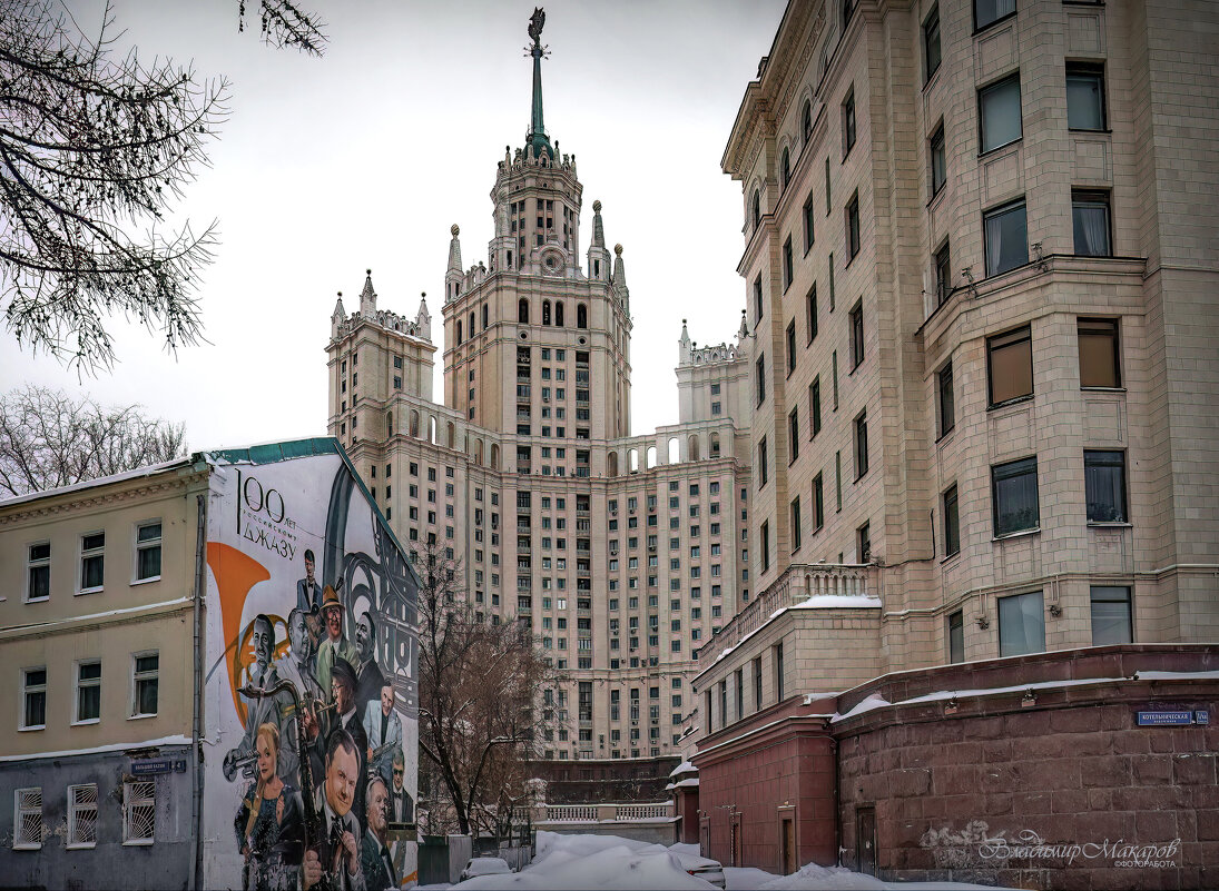 "Сталинская высотка (дом) на Котельнической набережной"© - Владимир Макаров "Сталинская высотка (дом) на Котельнической набережной"© - Владимир Макаров