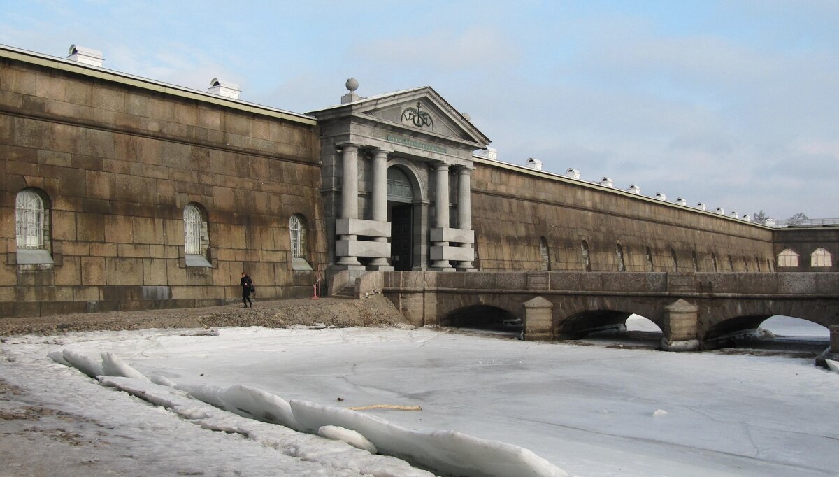 Петропавловская крепость. Невские ворота - Наталья Герасимова Петропавловская крепость. Невские ворота - Наталья Герасимова
