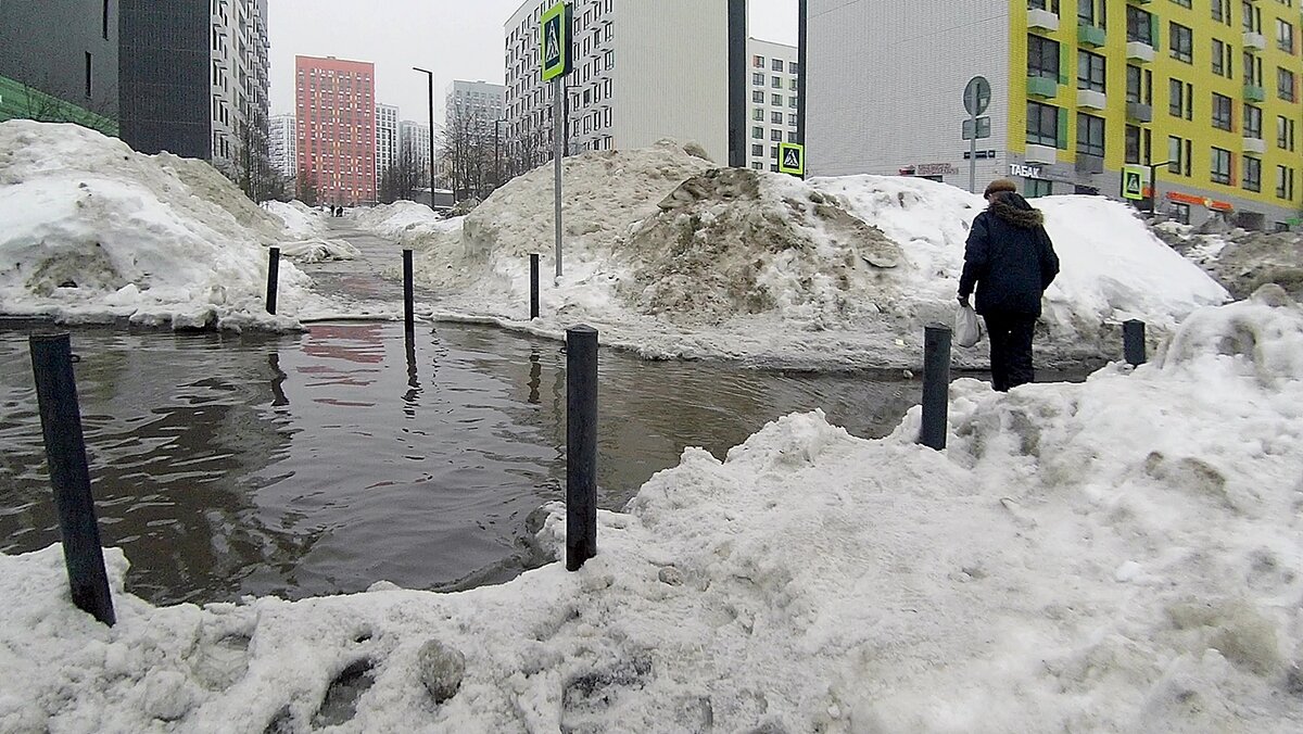 Март на пешеходном переходе - Валерий Иванович