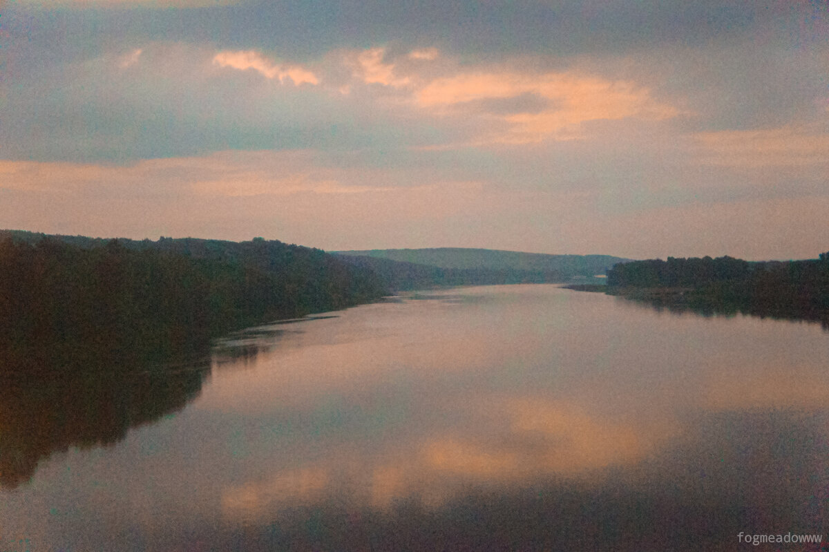 Закат над рекой с железнодорожного моста - fogmeadowww m Закат над рекой с железнодорожного моста - fogmeadowww m