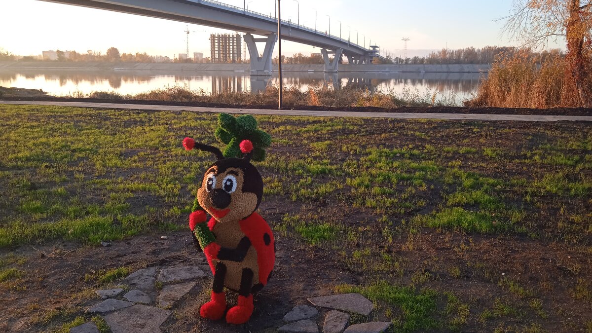 на набережной - Елена Шаламова на набережной - Елена Шаламова