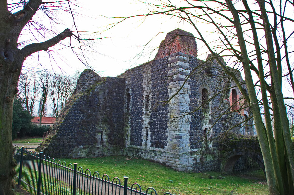 *** - Witalij Löwin