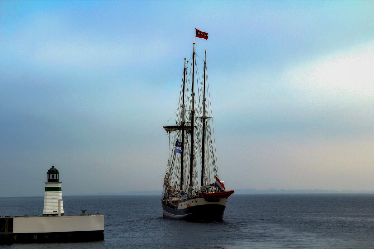 Как провожают пароходы... - В.И 