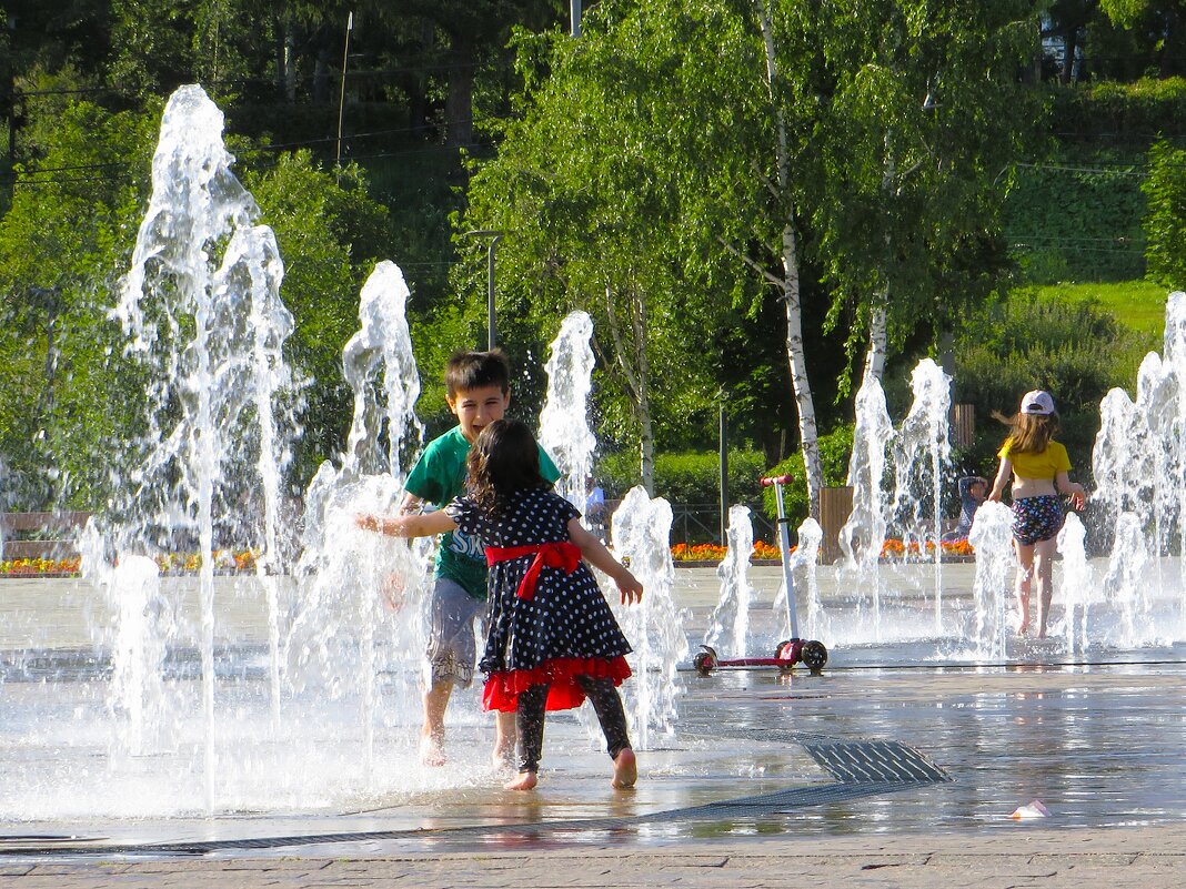 У фонтана - Лариса С.