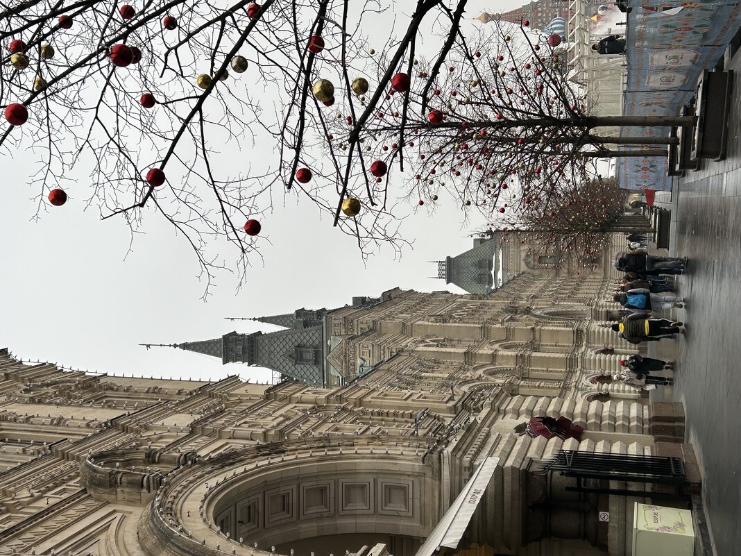 Вдоль ГУМа - Натали 