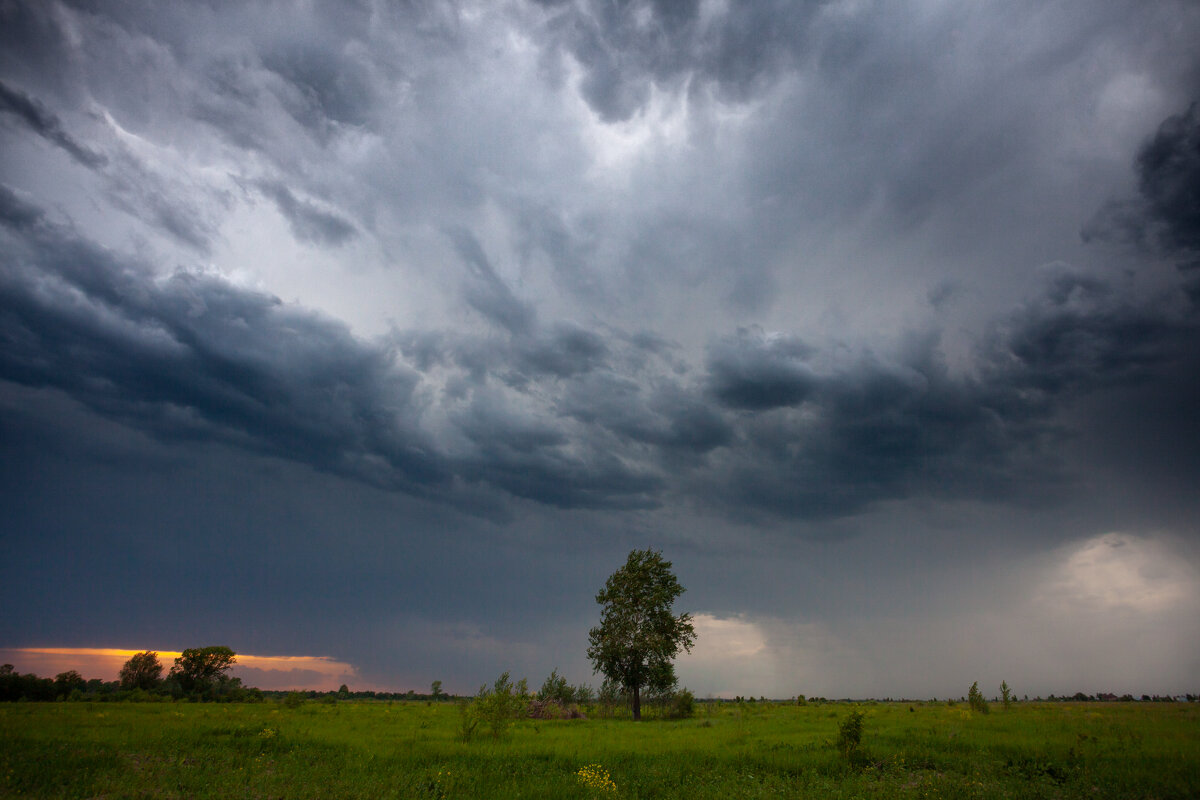 Могучее грозовое небо - Антон Лихач