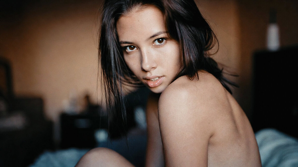 на кровати - Антон Лихач