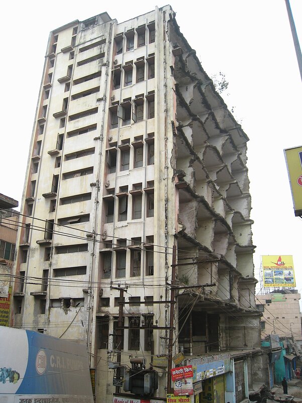 Дом с обрушившейся стеной в индийском городе Патна. - unix (Илья Утропов)