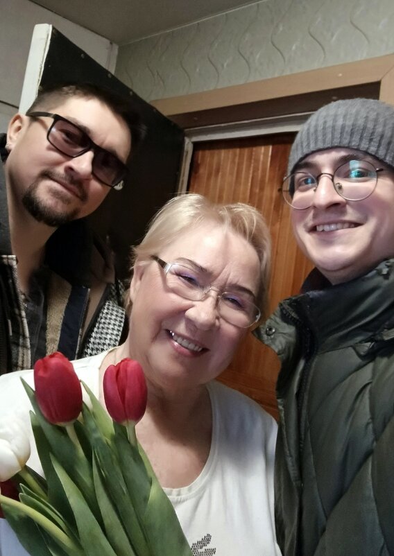 Мои взрослые внучатки . 8 марта . - Мила Бовкун