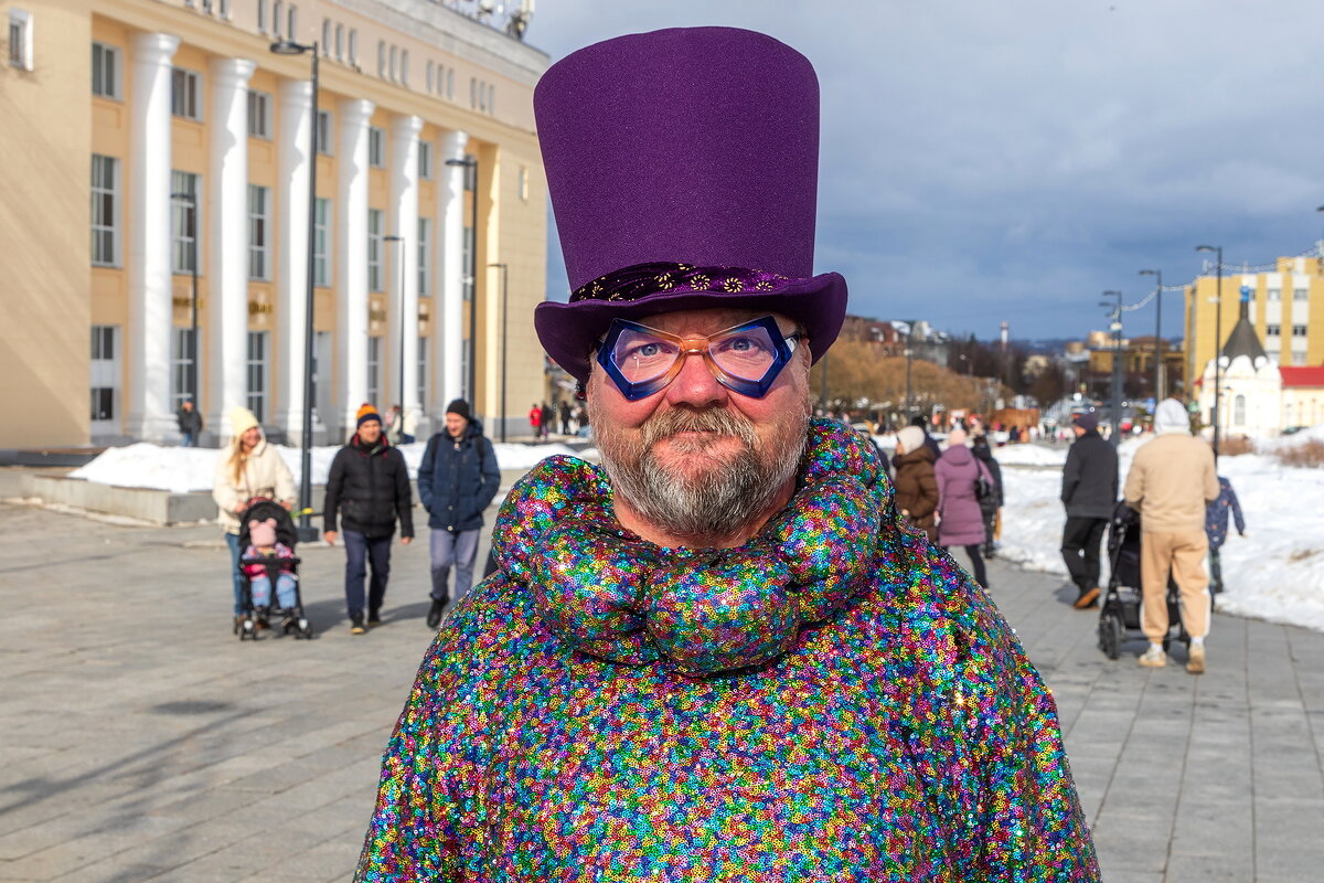 Поздравляющий и + - Анатолий. Chesnavik. Поздравляющий и + - Анатолий. Chesnavik.