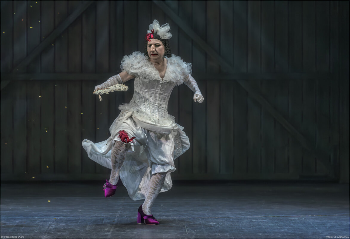 Актриса з. а. Санкт-Петербурга Наталья Парашкина в роли переодетой Ханумы. - Александр Максимов Актриса з. а. Санкт-Петербурга Наталья Парашкина в роли переодетой Ханумы. - Александр Максимов