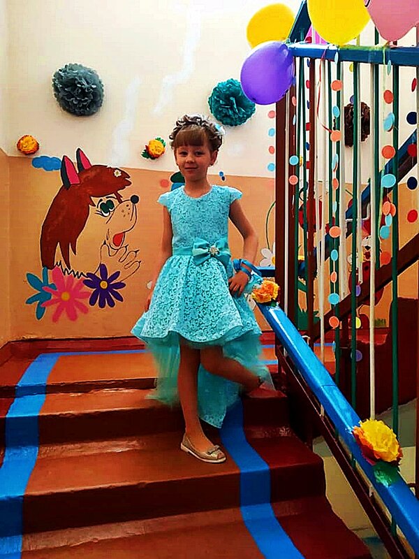 УКРАШЕННАЯ   ЛЕСТНИЦА   В   ДЕТСАДУ - Анатолий Малобродский