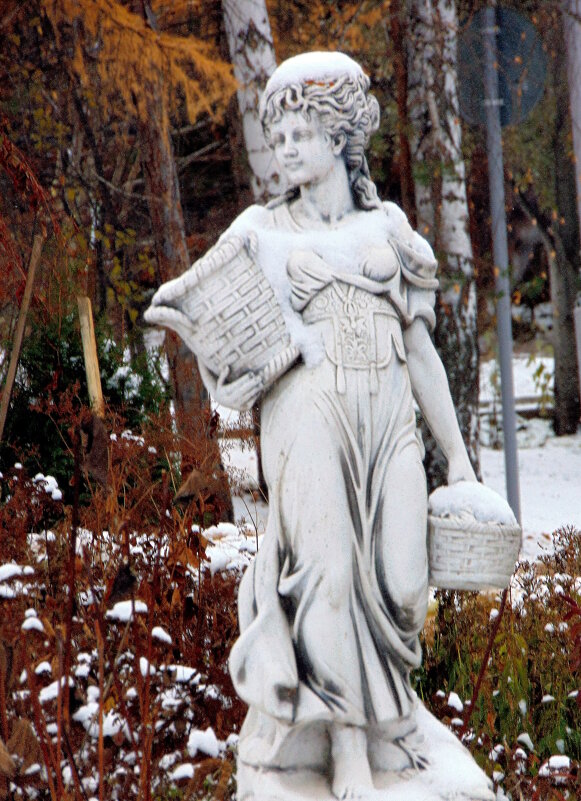 Набрала в корзинки снега. - nadyasilyuk Вознюк