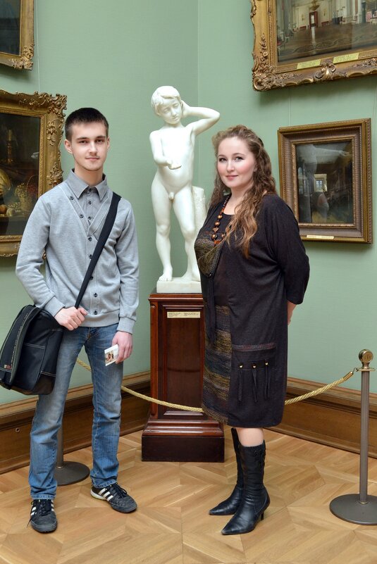 Жена Татьяна и старший сын Евгений в Третьяковской галерее - Борис Русаков