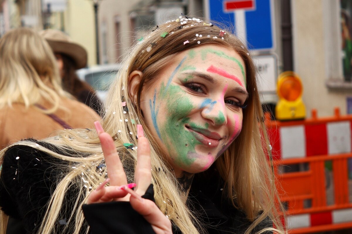 Привет с карнавала - Юрий. Шмаков