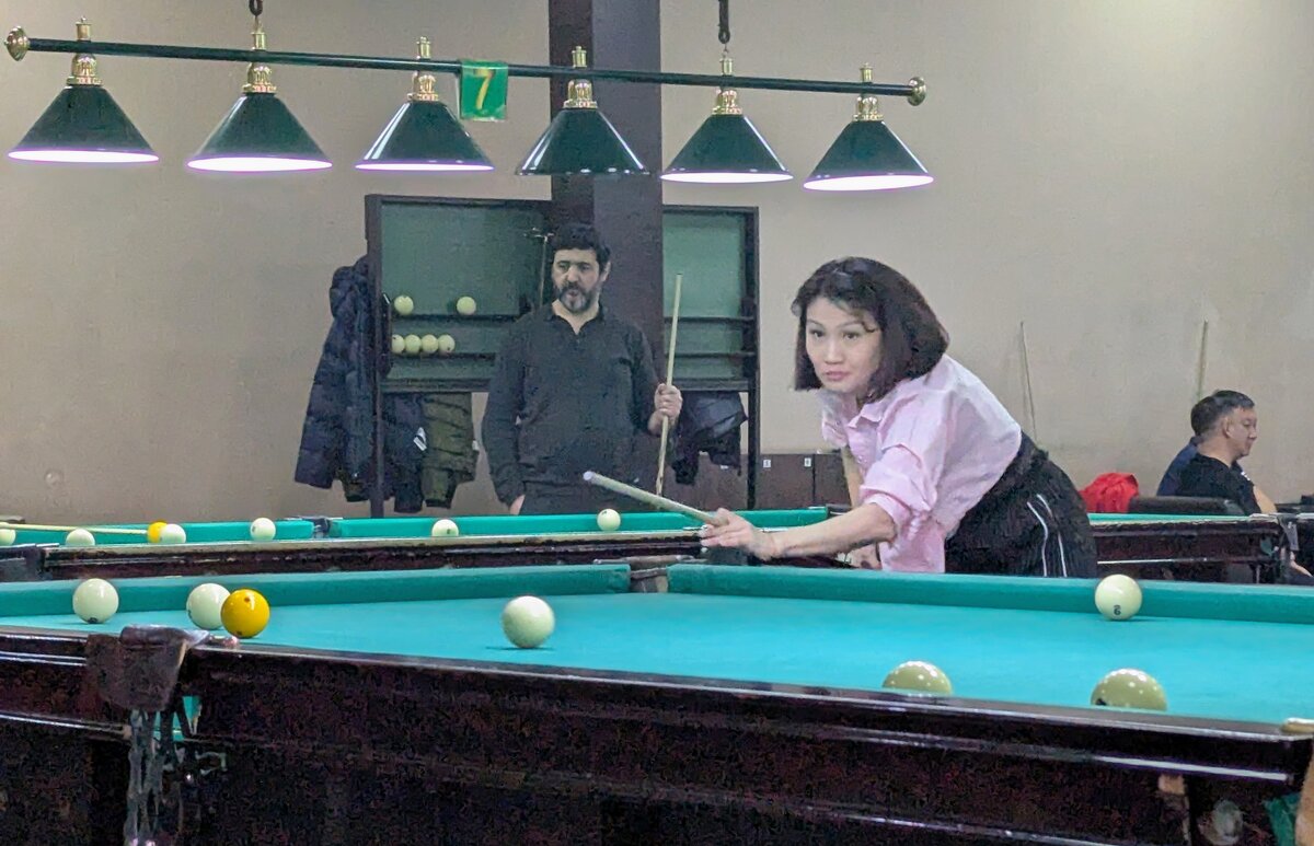 Играет девушка Жанна - Андрей Хлопонин