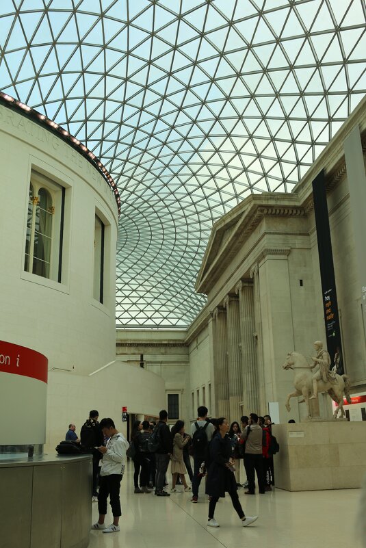 Внутренний дворик Британского музея - Ольга Внутренний дворик Британского музея - Ольга