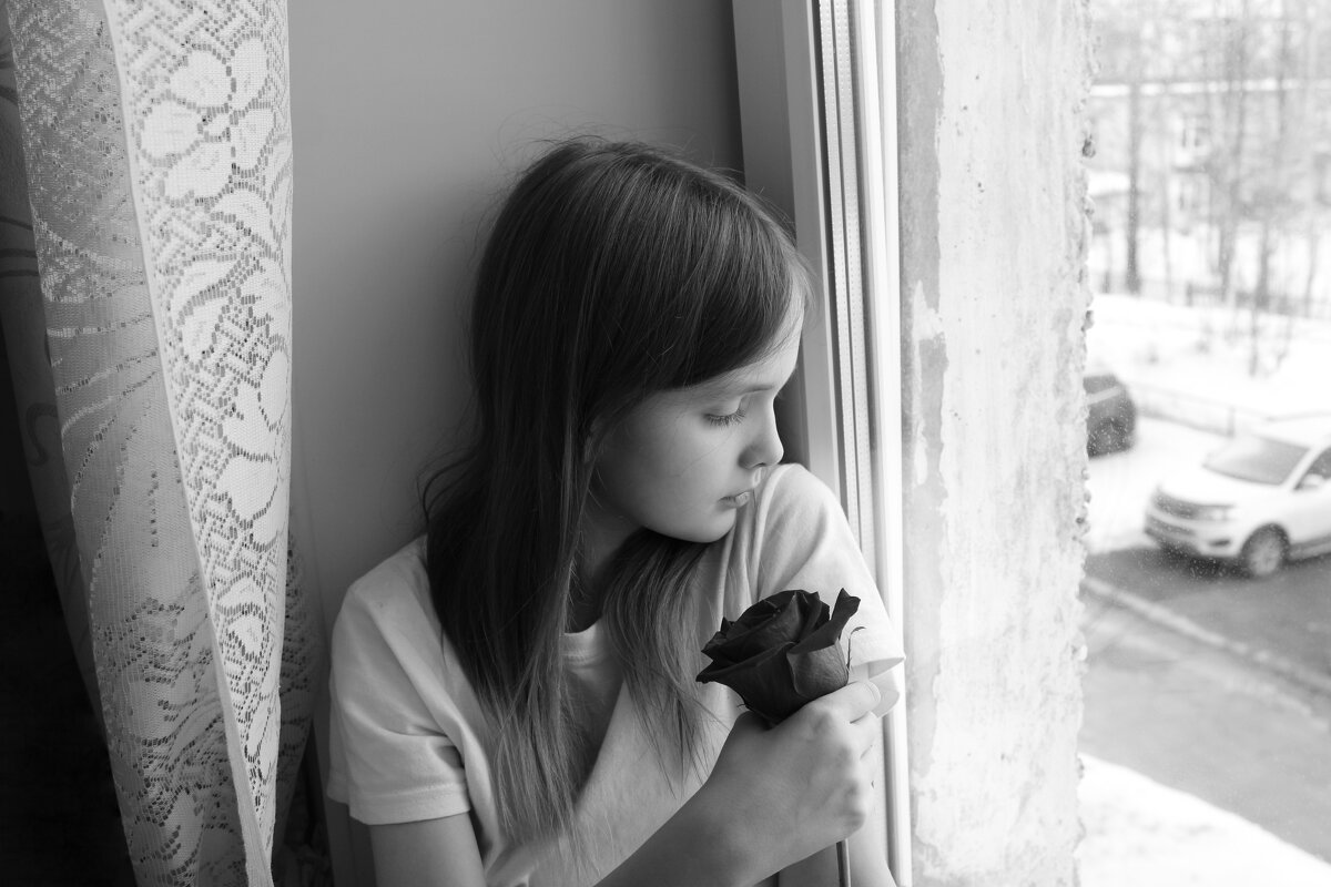 У окна. - Ирина Лесиканич