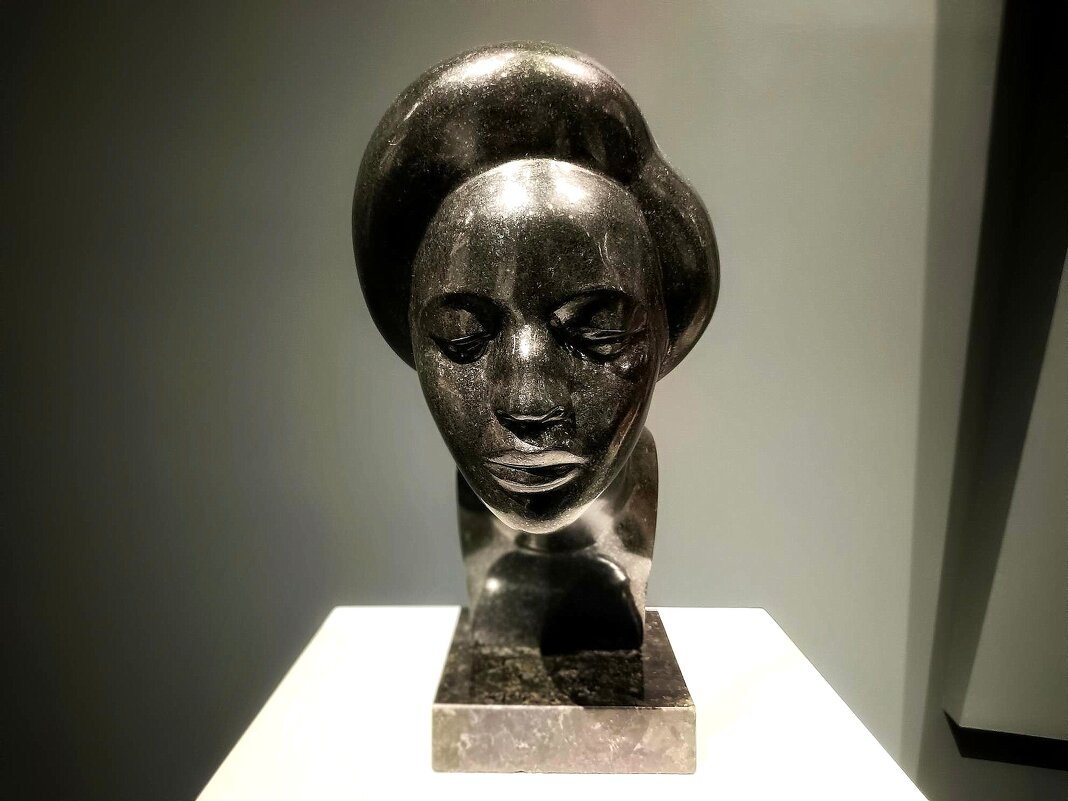 На выставке Эрнста Неизвестного в Москве "Портрет" - Елена 