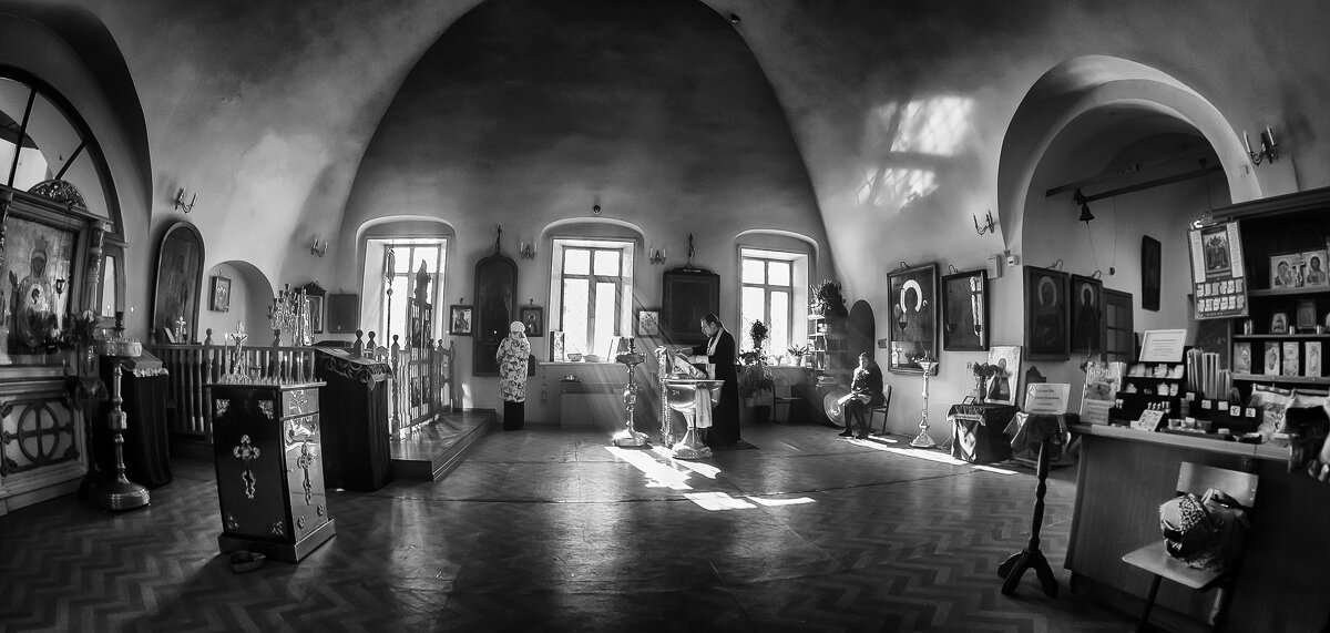 В храме - Олег Загорулько