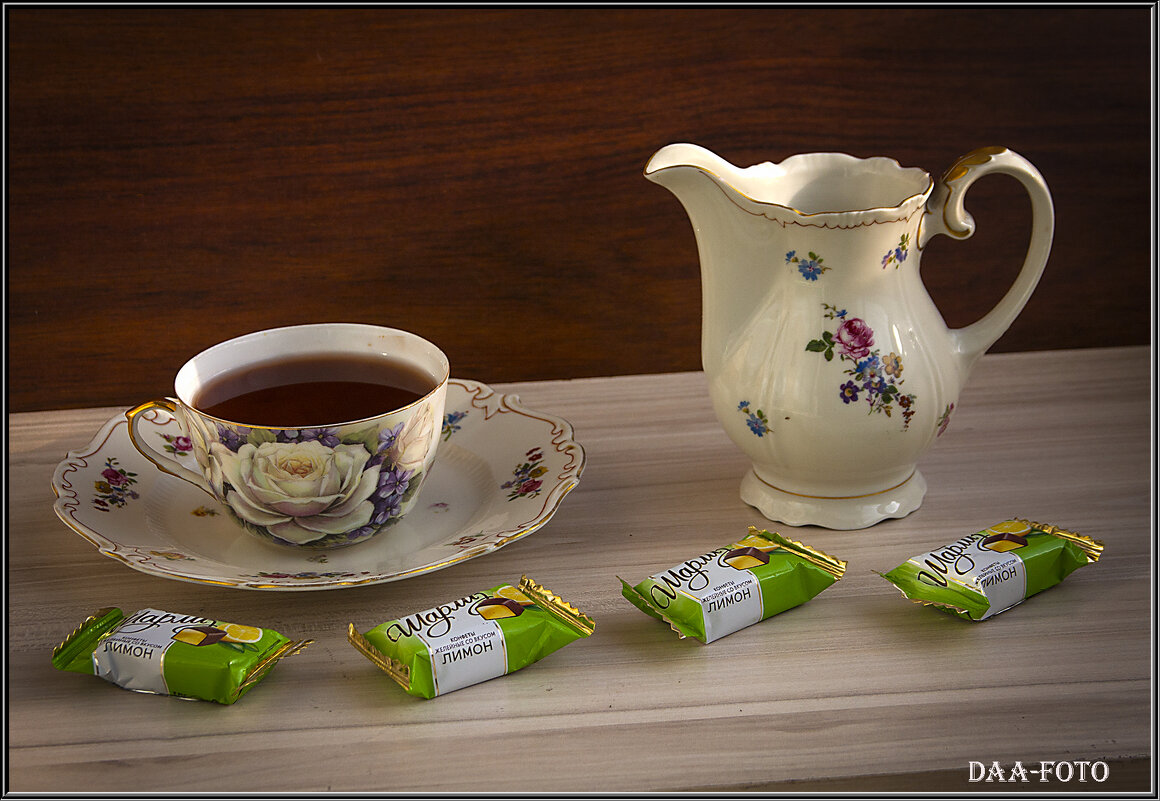 Чашка кофею с конфетками. - Александр Дмитриев