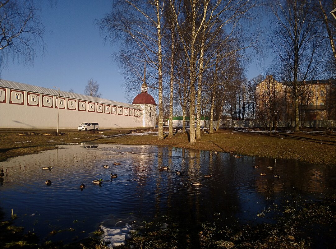 весенний вечер возле монастыря - Сергей Кочнев