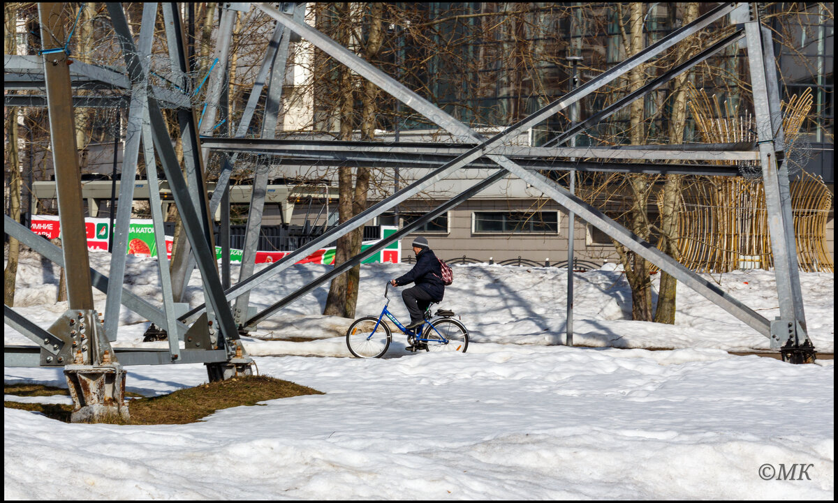Весенний велосипедист - Михаил Кобзев