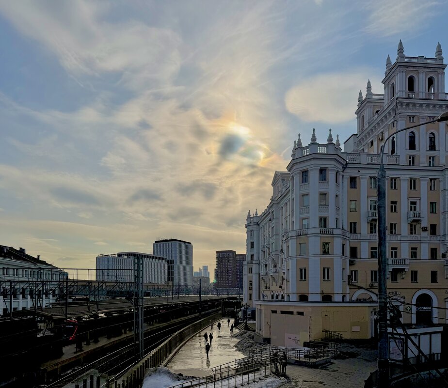 У Белорусского вокзала - Любовь 
