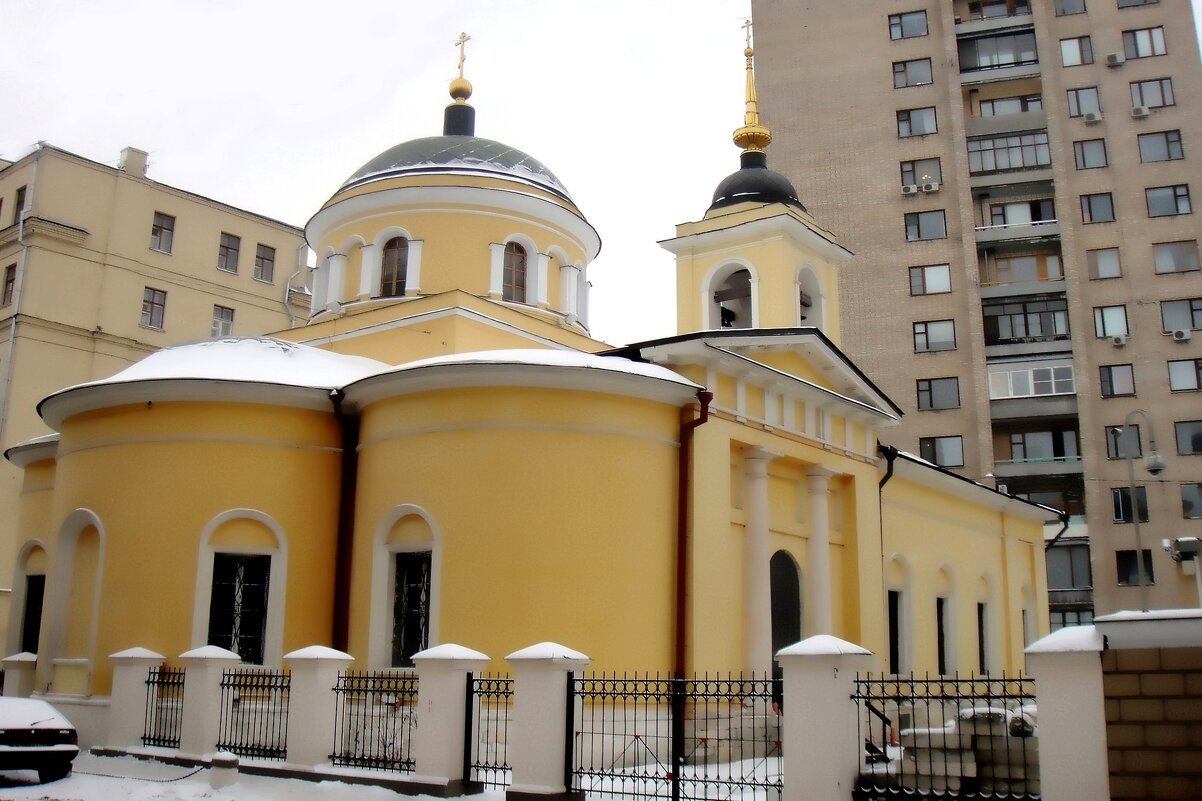 Прогулка по Москве. Храма Святителей Афанасия и Кирилла на Сивцевом Вражеке - Ольга Довженко