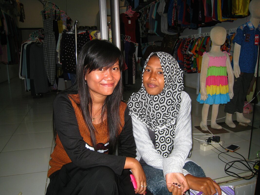 Индонезийские девчата. - unix (Илья Утропов) Индонезийские девчата. - unix (Илья Утропов)