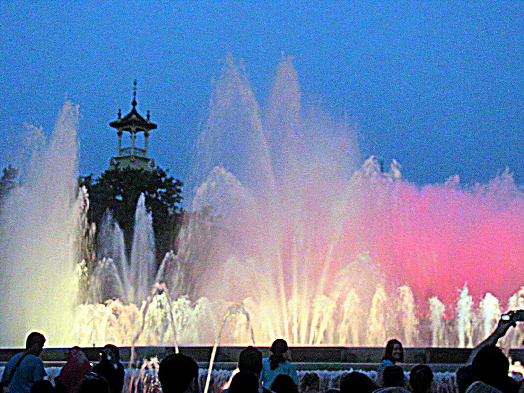 Поющий фонтан Барселоны. - Владимир Драгунский Поющий фонтан Барселоны. - Владимир Драгунский