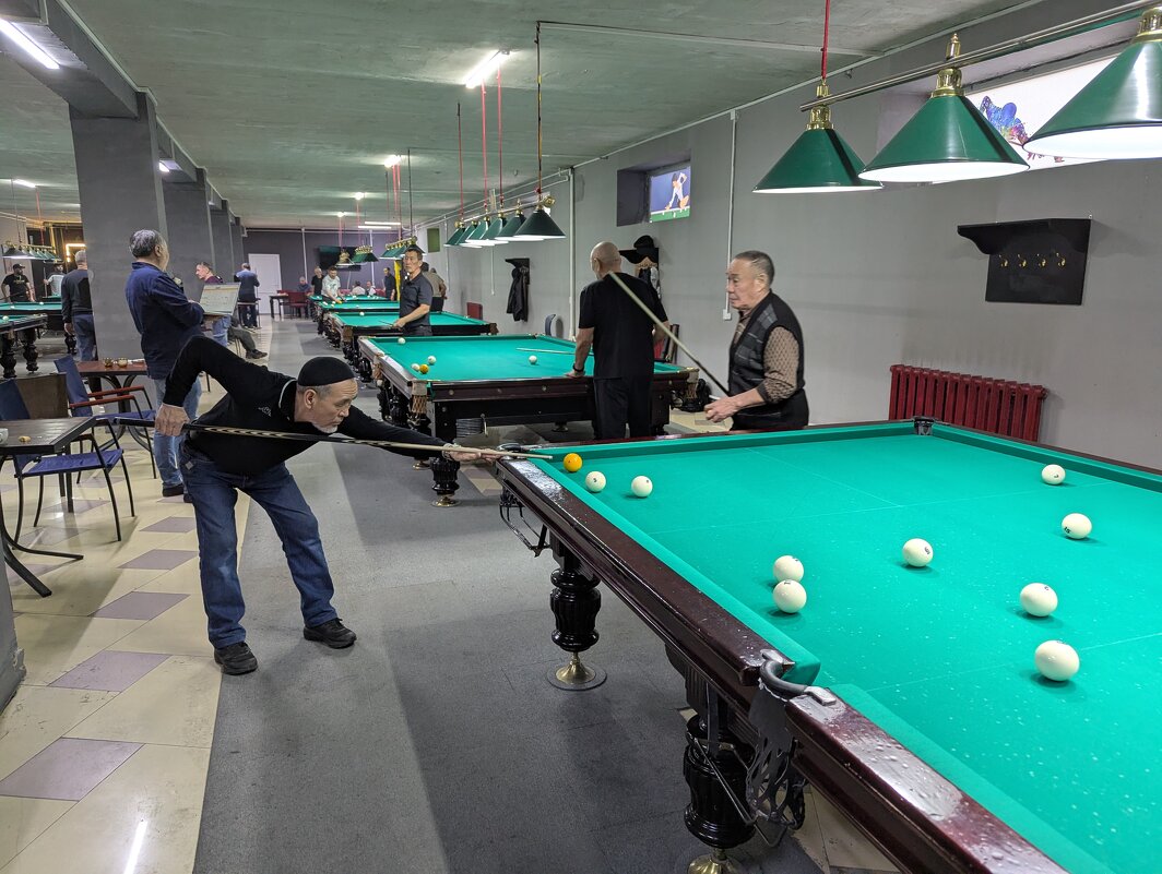 Ветераны за столом - Андрей Хлопонин