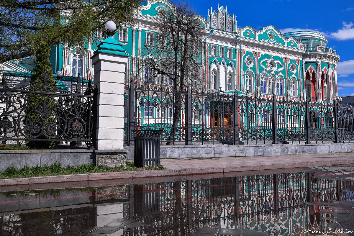 Дом Севастьянова - Юрий Гладилин