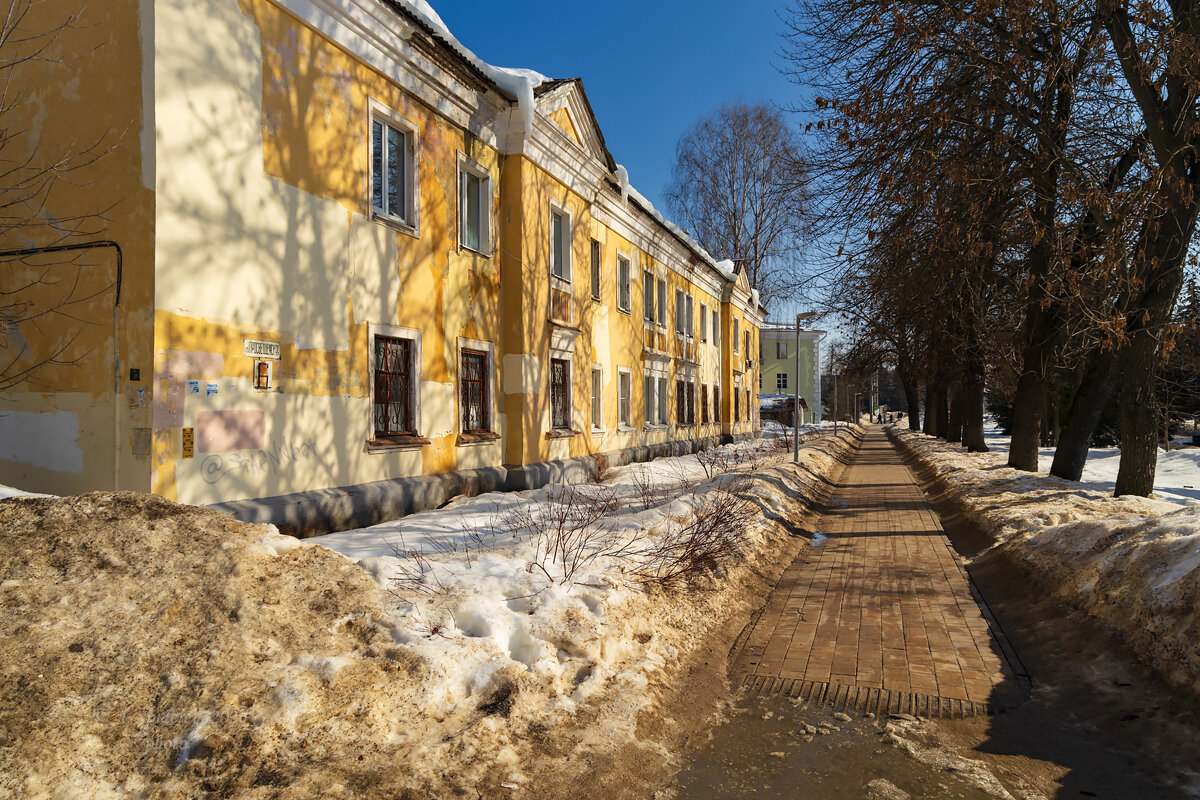 Весна на улице Просвещенской - Александр Синдерёв