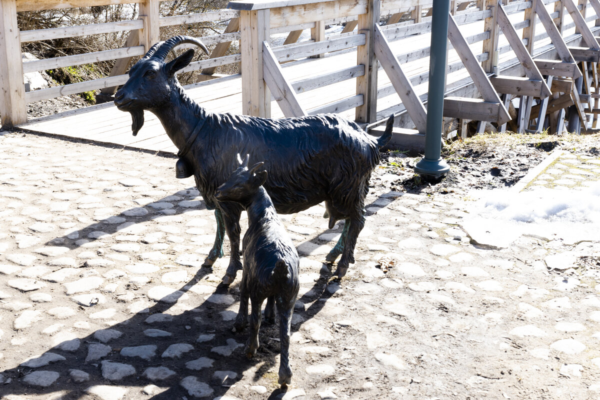 Скульптура Коза и козлёнок - Александр Буторин