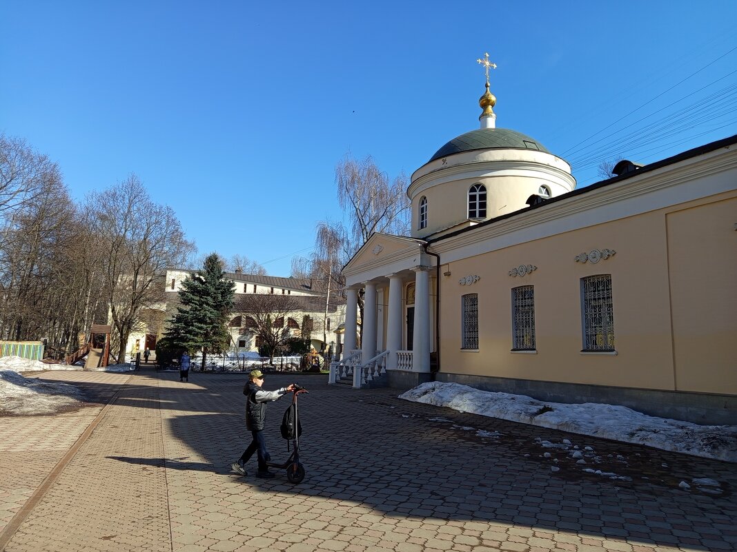 * * * - Андрей Лукьянов