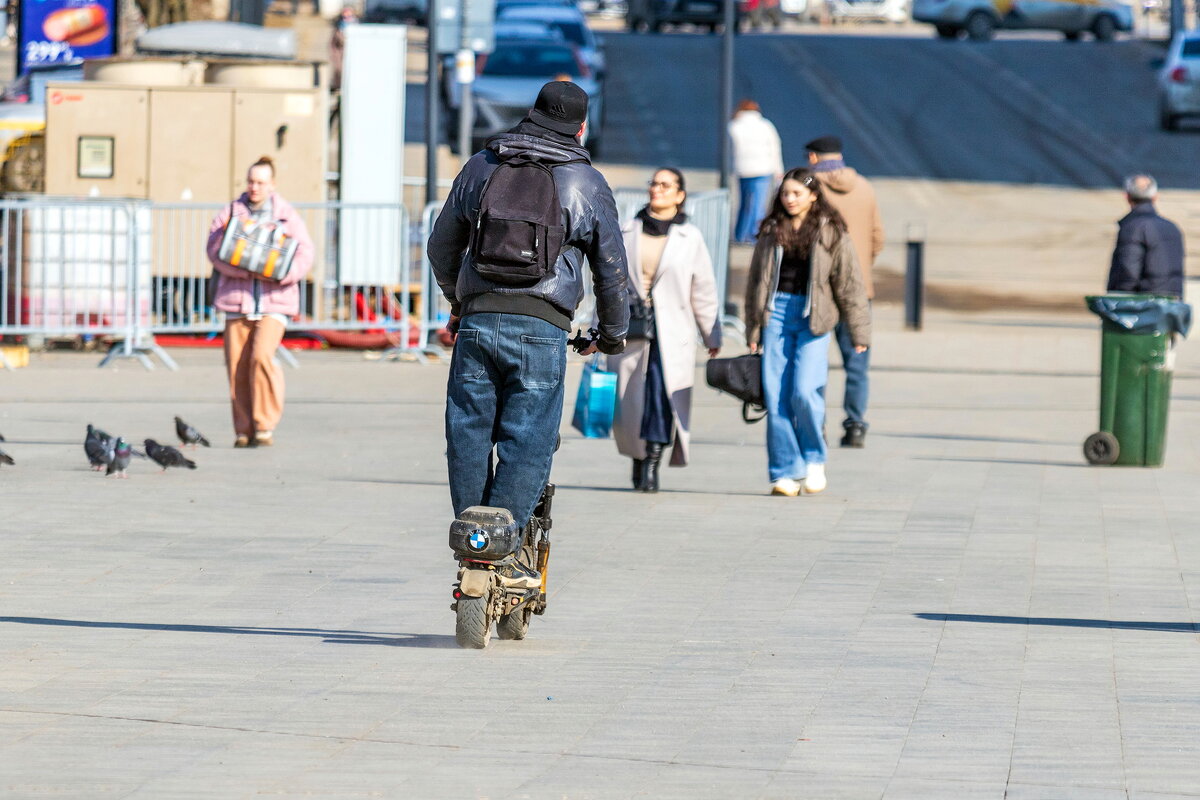 Самокатчики вышли на охоту. - Анатолий. Chesnavik.