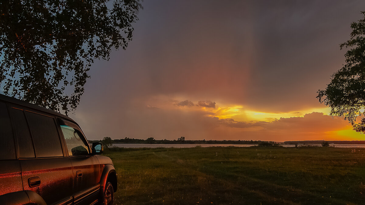 Надвигается ураган. - Евгений Голубев