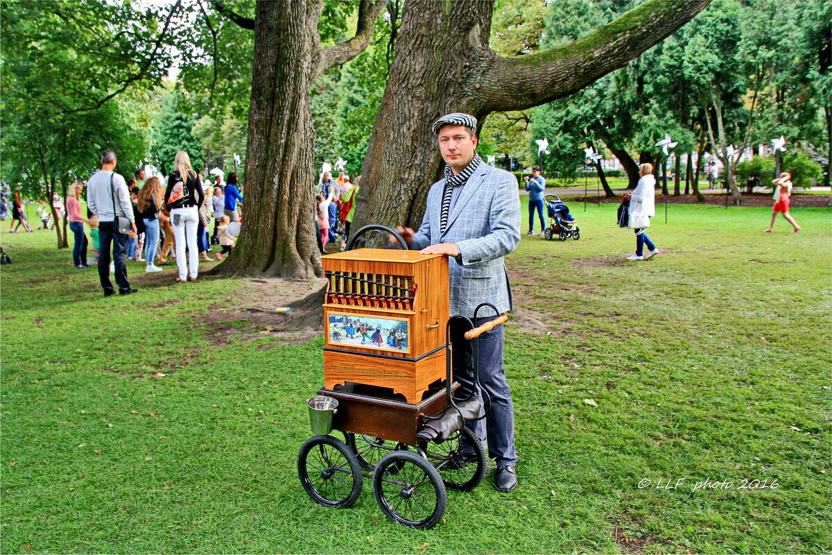 Старинный музыкальный инструмент - шарманка - Liudmila LLF