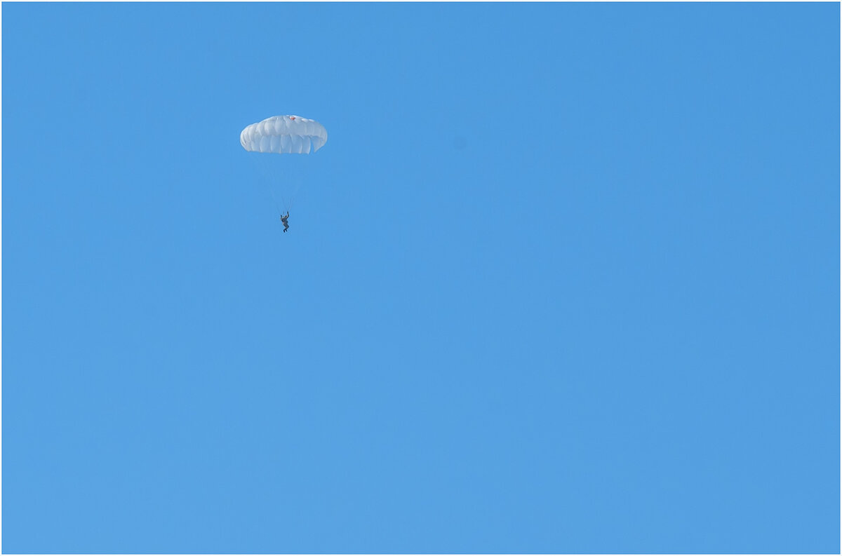 Под небом голубым - Валентин Котляров