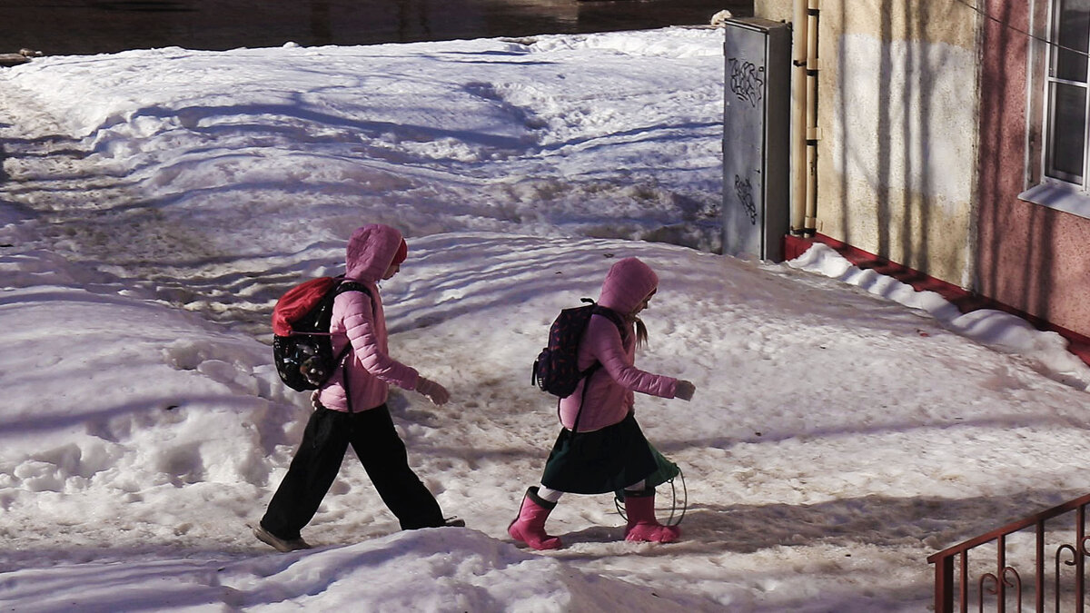 Март...Малыши торопятся из школы домой! - Владимир 