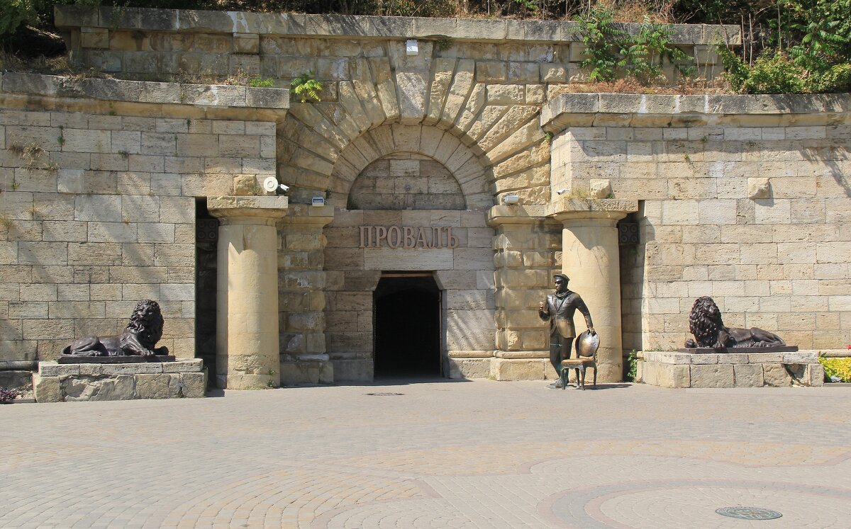 — Приобретайте билеты, граждане. Десять копеек!... - Александр Герасенков