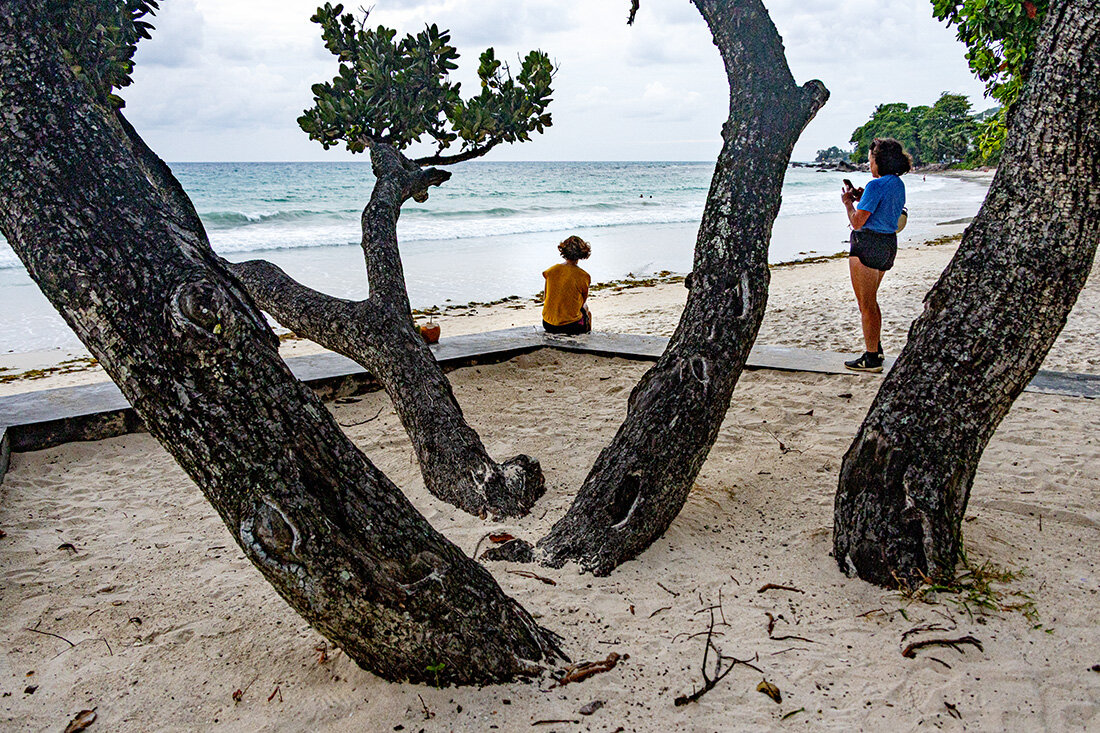 На берегу океана. - Алексей Окунеев