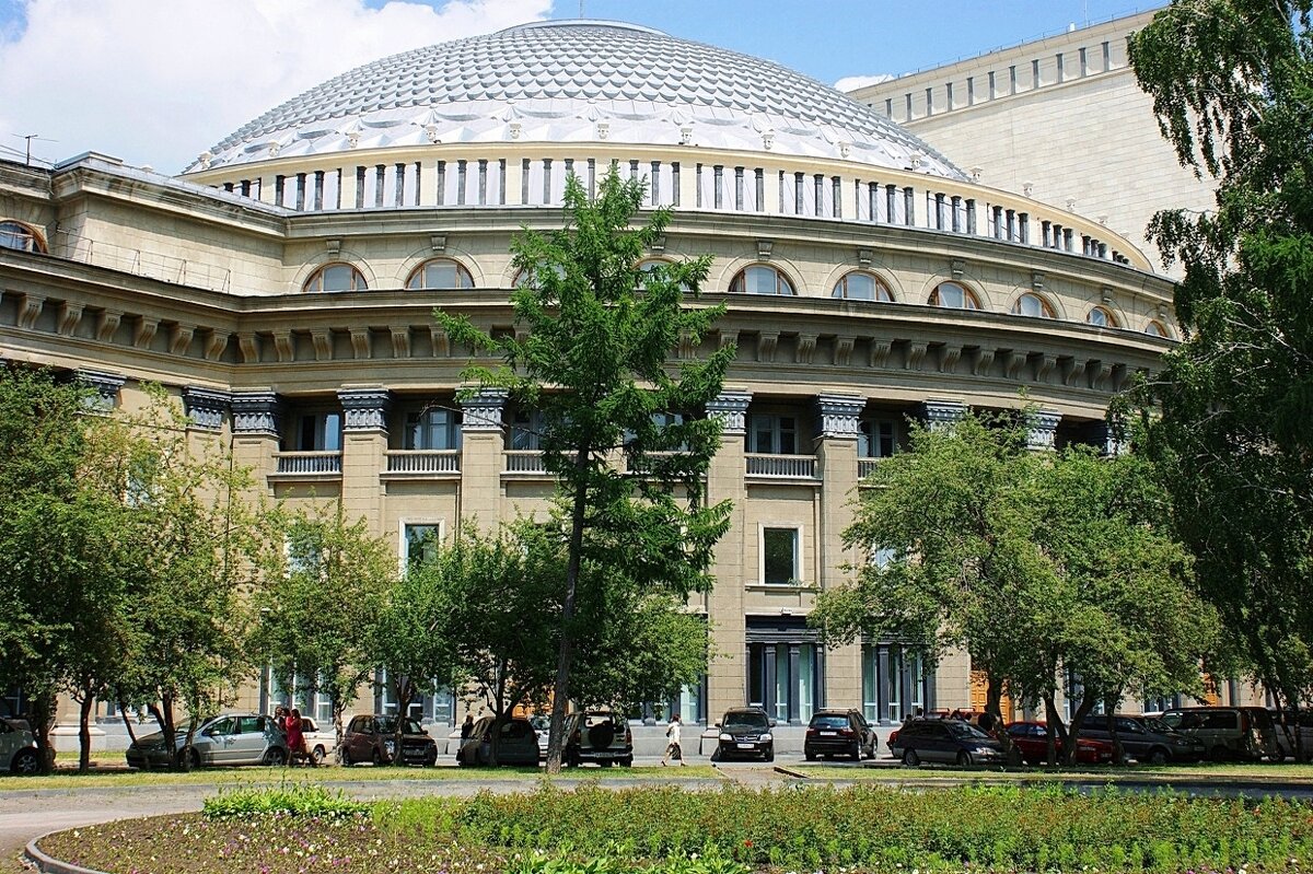 Купол здания оперного театра - Галина Нестратова