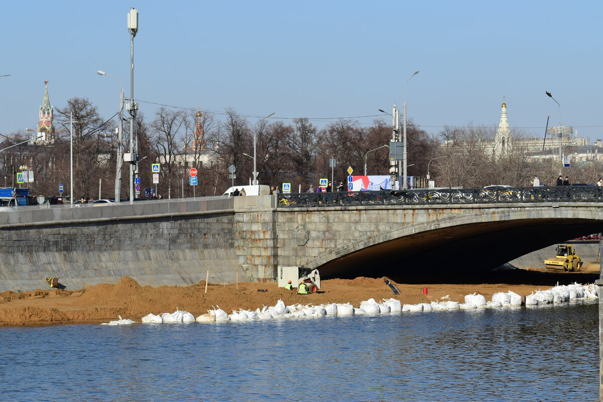 Строительство дороги на Москва реке. - Наталья Вязигина